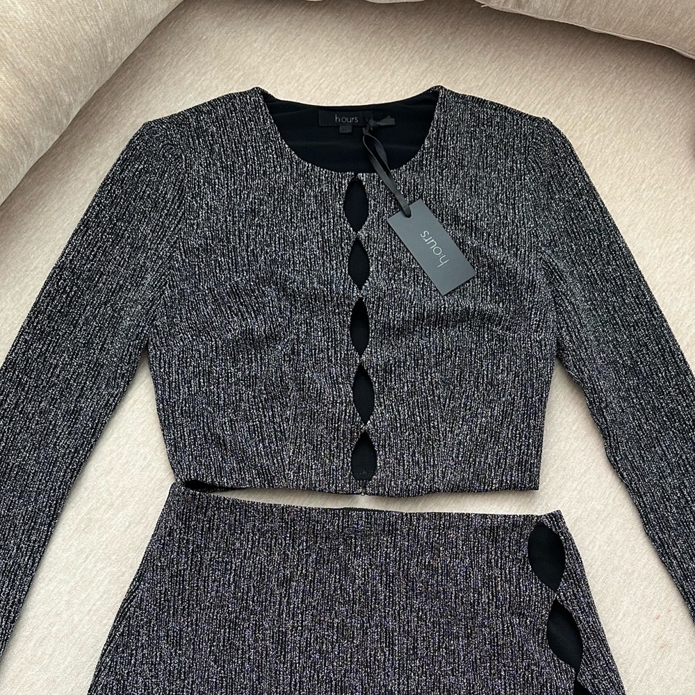 Hours short cropped top